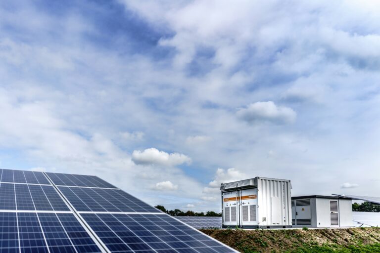 Magazyn energii 5kWh – który wybrać? Kompleksowy poradnik